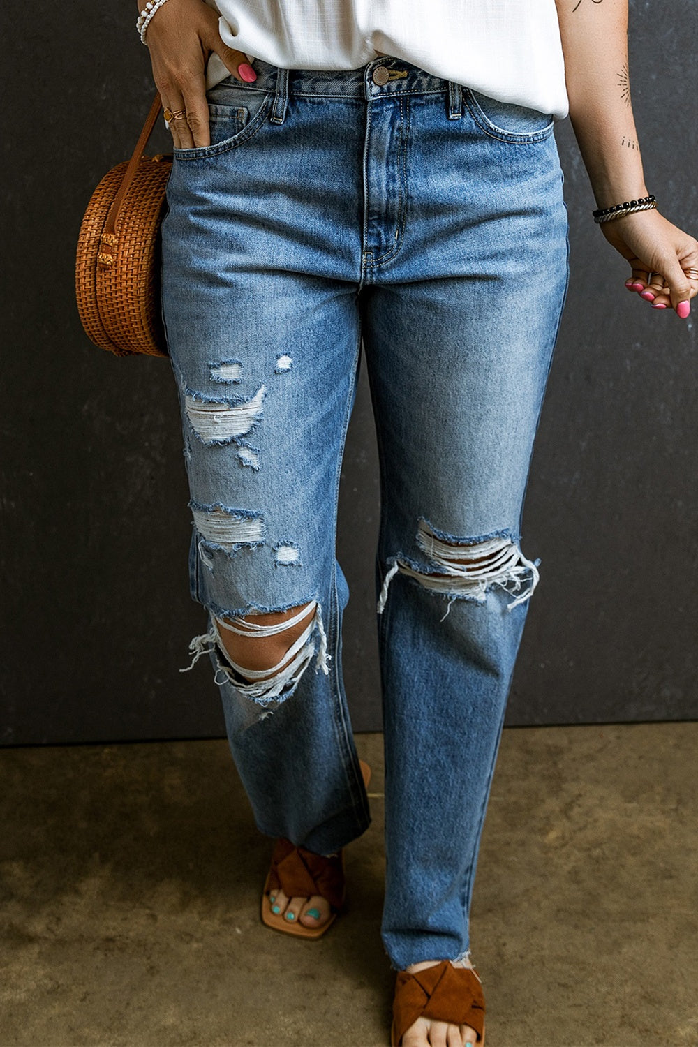 Trendy Distressed Raw Hem Denim Jeans with Convenient Pockets - Ideal for Casual Chic Looks!