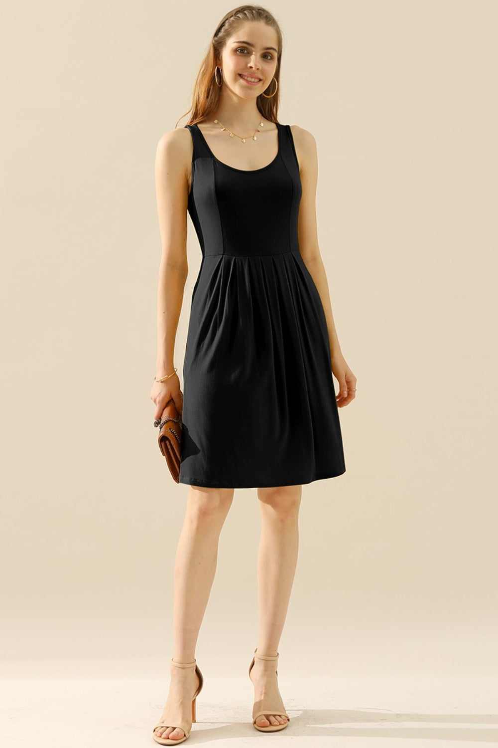 Elegant Sleeveless Ruched Dress with Pockets for Women - Perfect for Beach Weddings and Formal Events