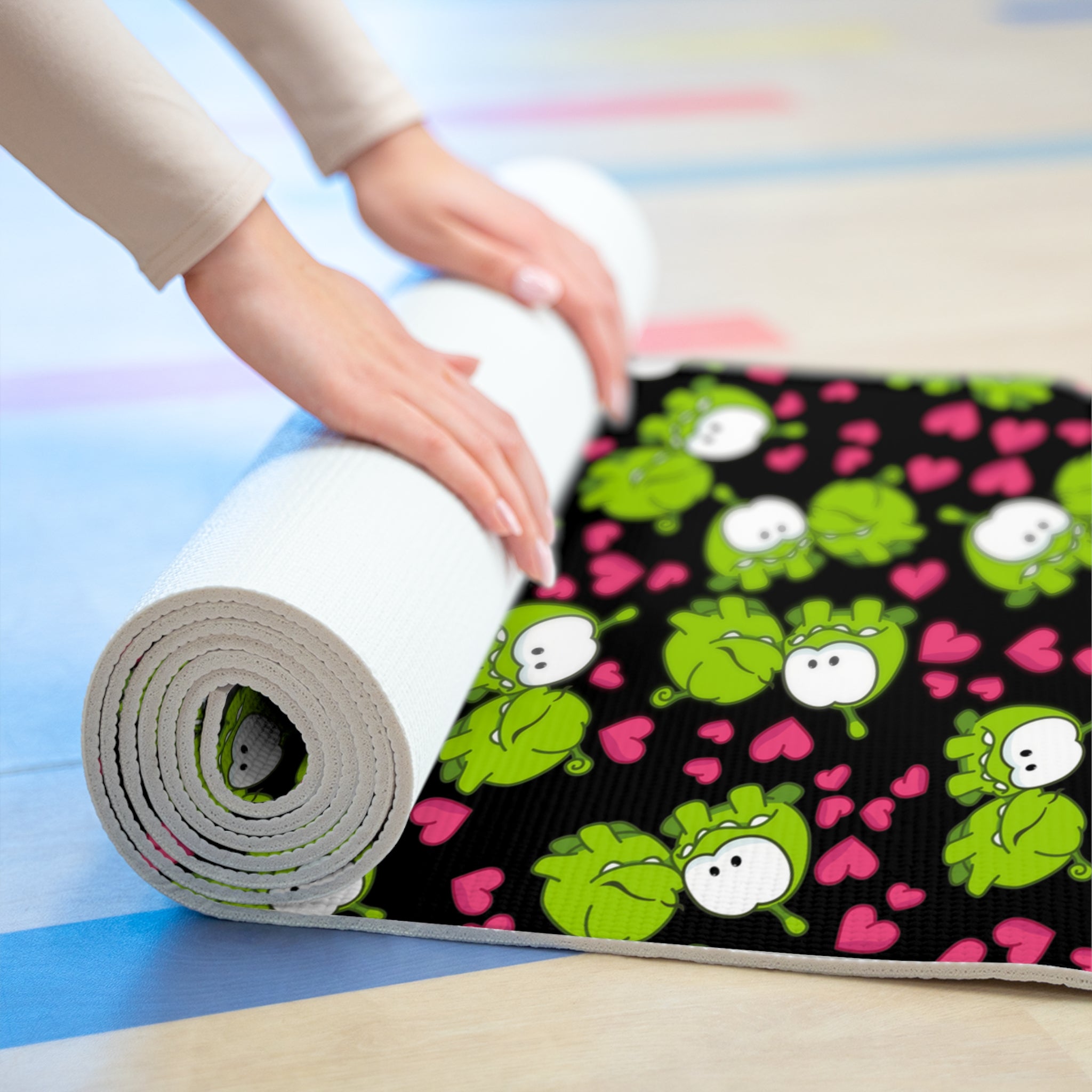 Foam yoga mat om nom kiss valentine black