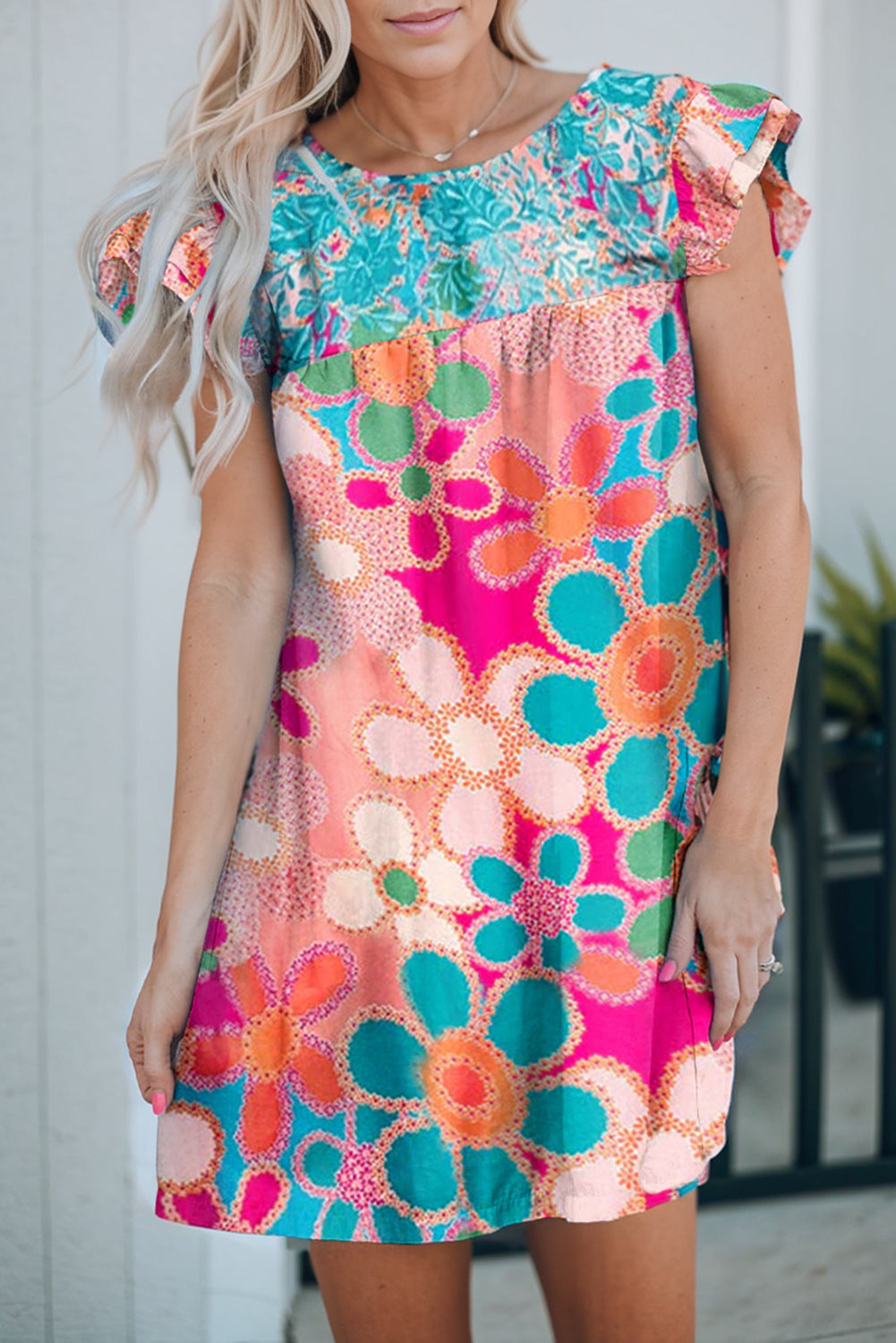 Chic Floral Dress for Summer Soirees: Round Neck Flutter Sleeve