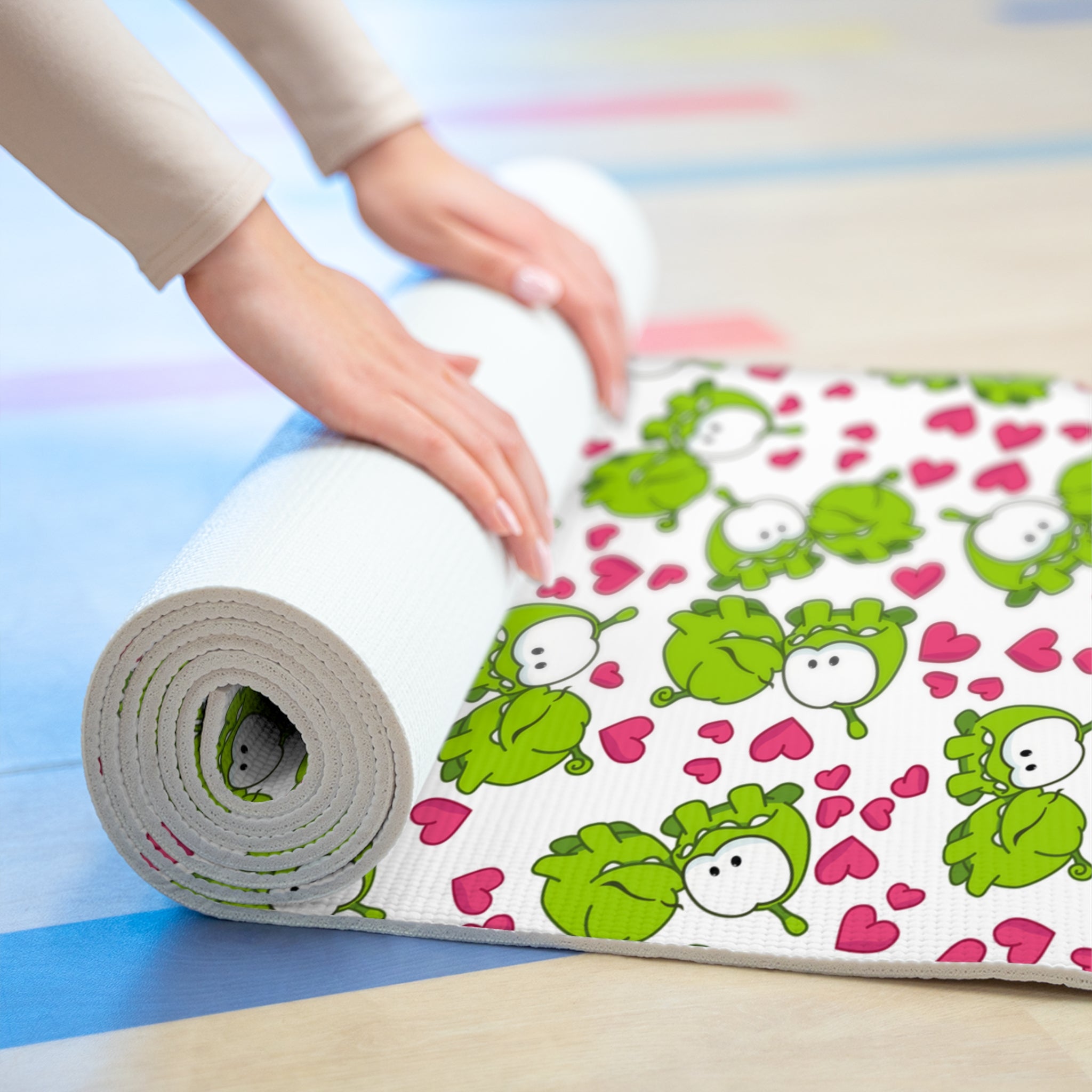 Foam yoga mat om nom kiss valentine white