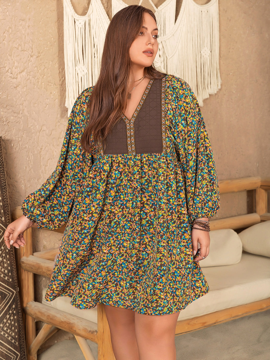 Elegant Plus Size Beach Wedding Guest Dress - V-Neck Balloon Sleeve Mini Dress with Beautiful Prints, Perfect for Any Summer Occasion