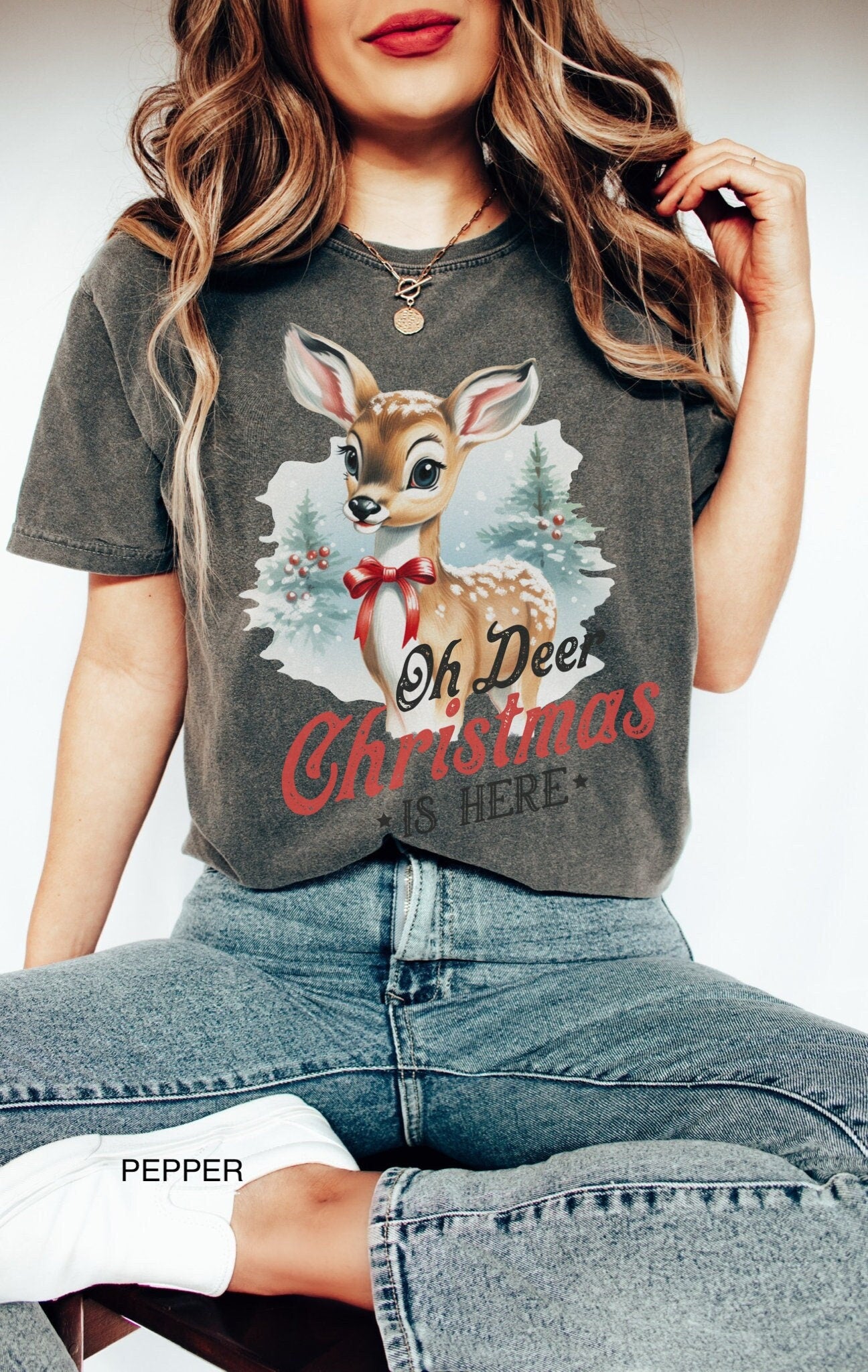 Comfort Colors® 1717 Unisex Vintage Christmas Reindeer T-Shirt – Retro Holiday Tee for Women & Men, Perfect Xmas Gift, Aesthetic Oversized Fit, "Oh Deer Christmas Is Here" Design