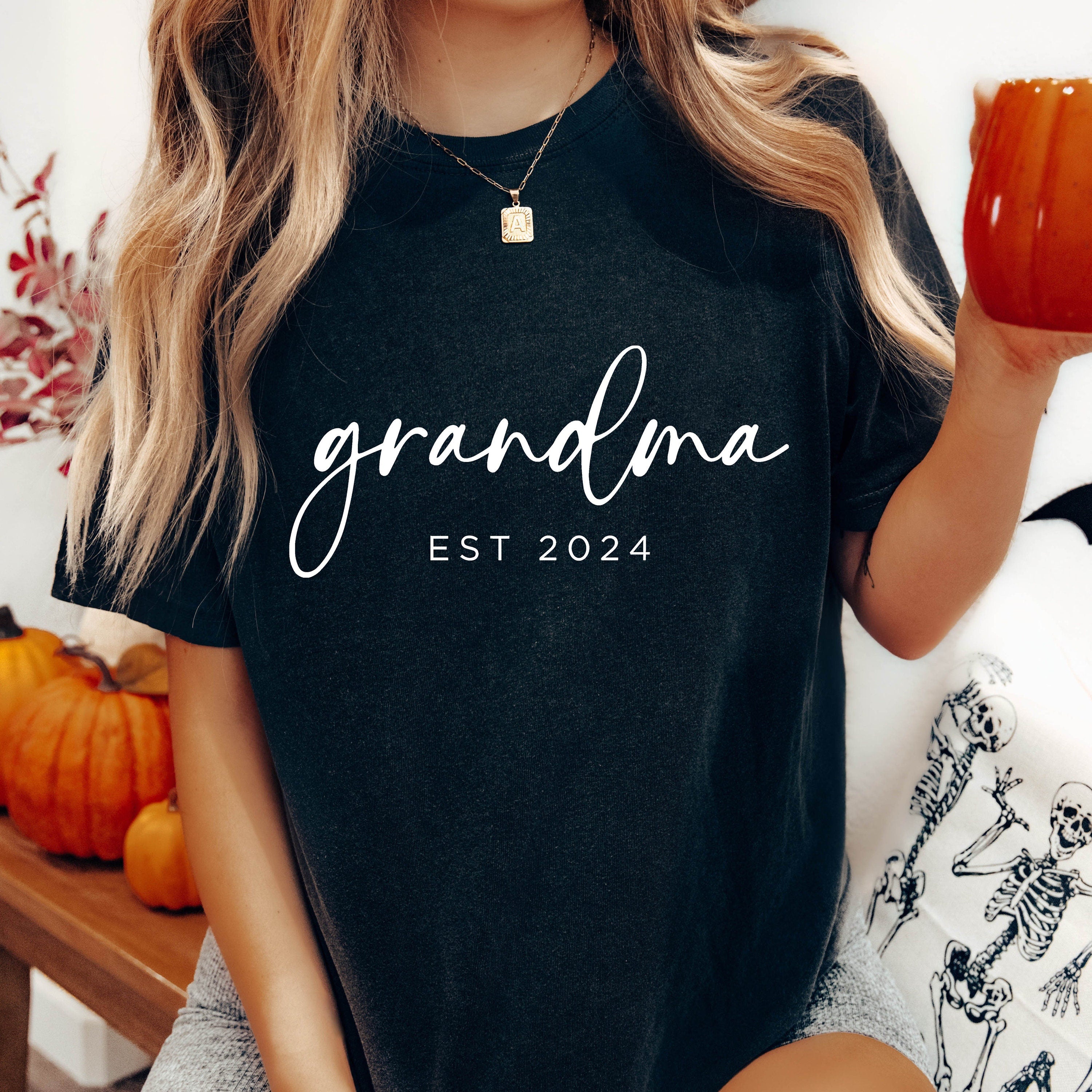 Comfort Colors® Grandma Est. 2024 T-Shirt, Personalized Grandma Est Shirt, Pregnancy Announcement, Gift for Grandma, Gift For New Year