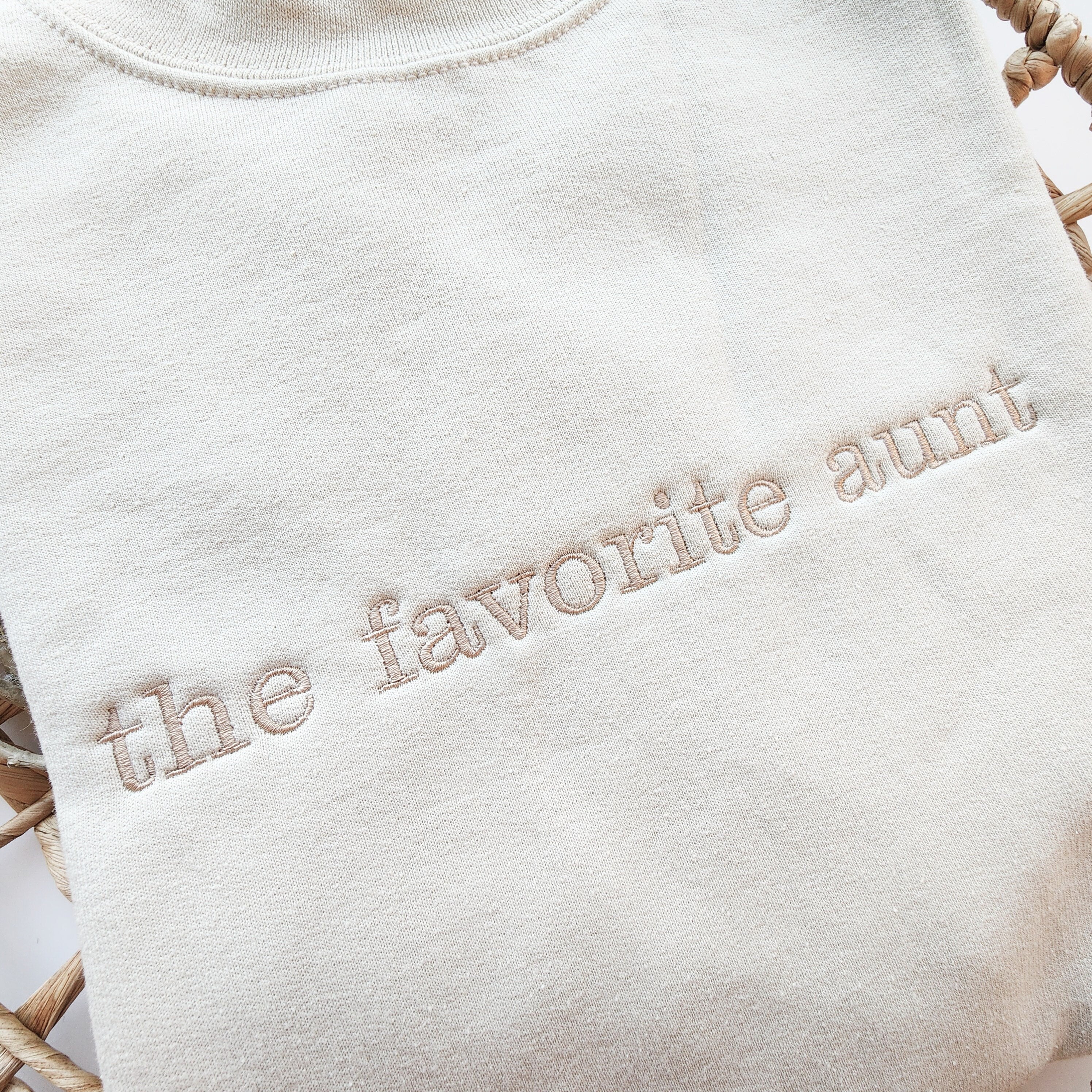 Embroidered The Favorite Aunt Sweatshirt, Auntie Sweatshirt, Auntie Sweatshirt, Aunt Birthday Gift, Cool Aunt Crewneck, Christmas Gift W114