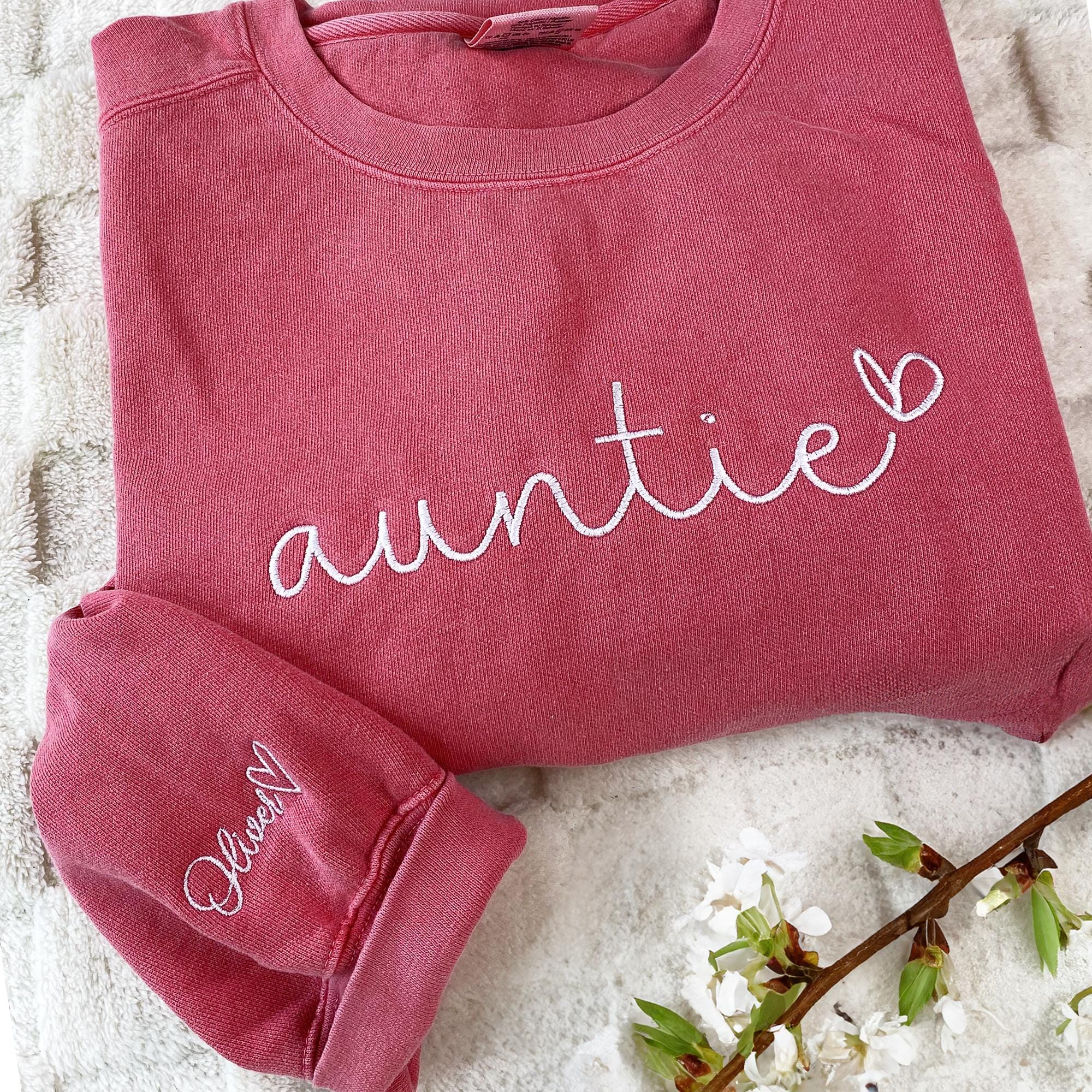 Personalized Sweatshirt Auntie Embroidered, Customizable Auntie Name Sweatshirt, Minimalist Gift for Best Aunt, Christmas Gift For Aunt