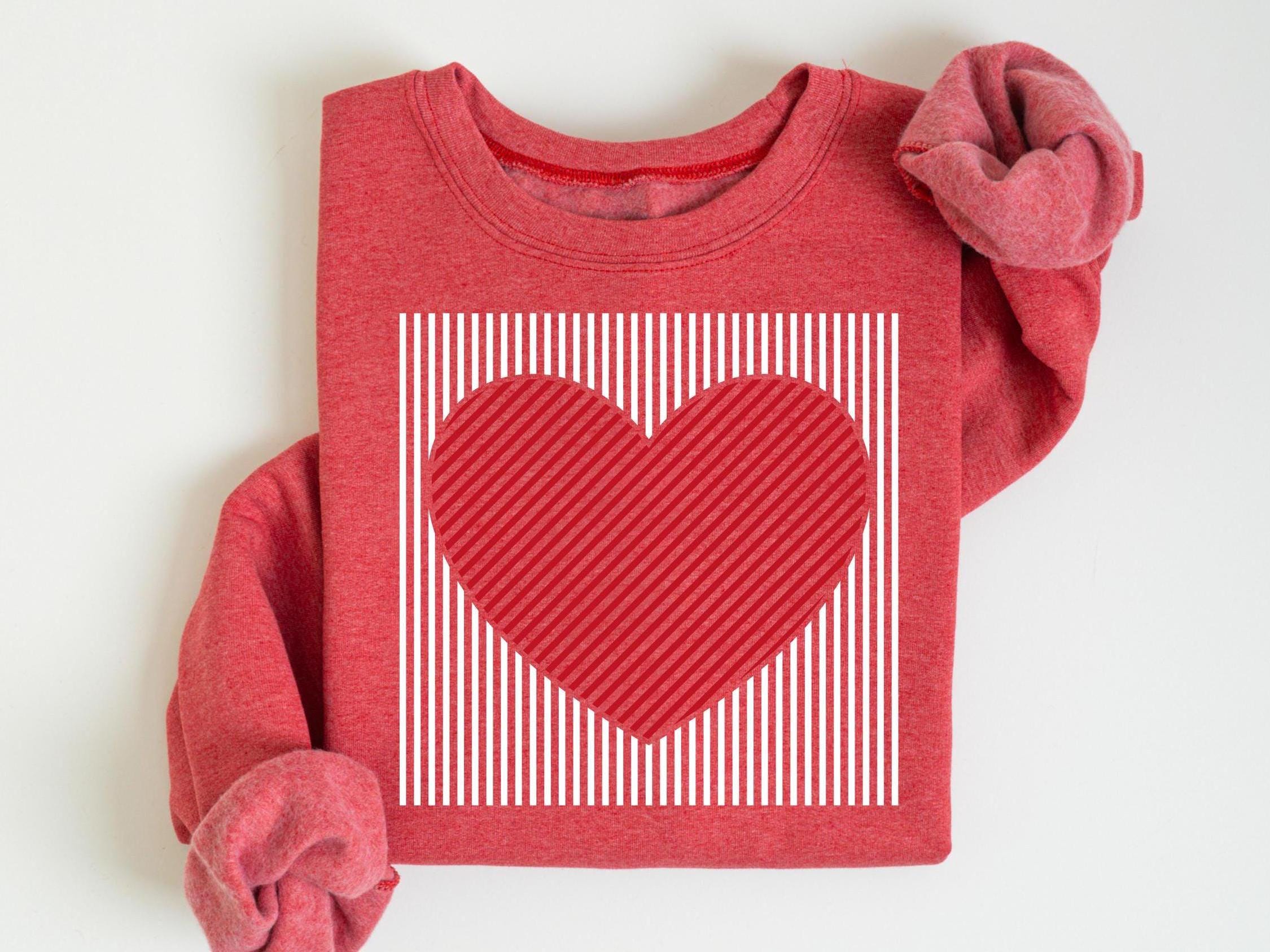 Gildan 18000 Retro Valentines Heart Sweatshirt for Women - Cozy Unisex Gift, Cute Love Print, Perfect Teacher or Mom Outfit