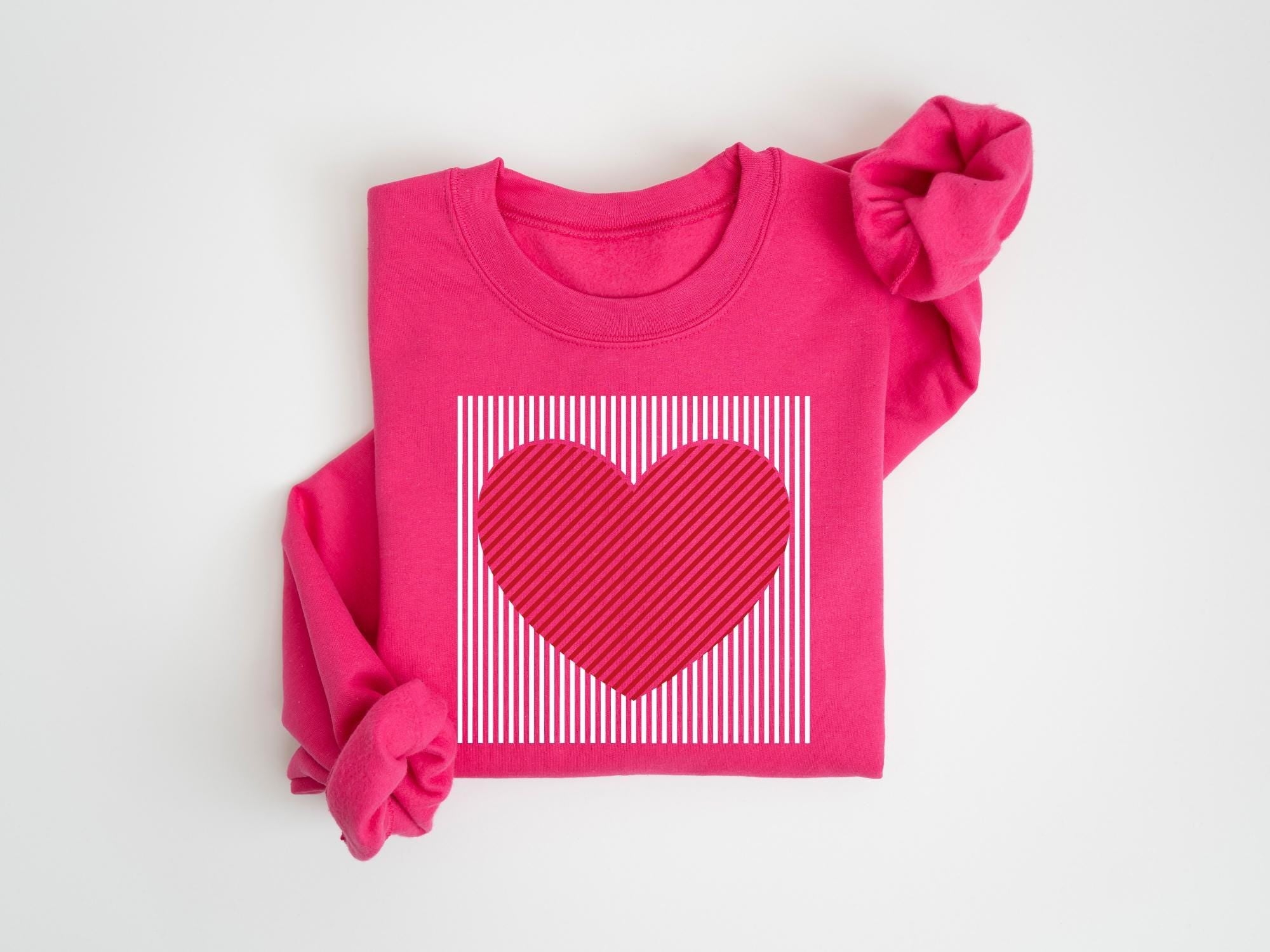 Gildan 18000 Retro Valentines Heart Sweatshirt for Women - Cozy Unisex Gift, Cute Love Print, Perfect Teacher or Mom Outfit