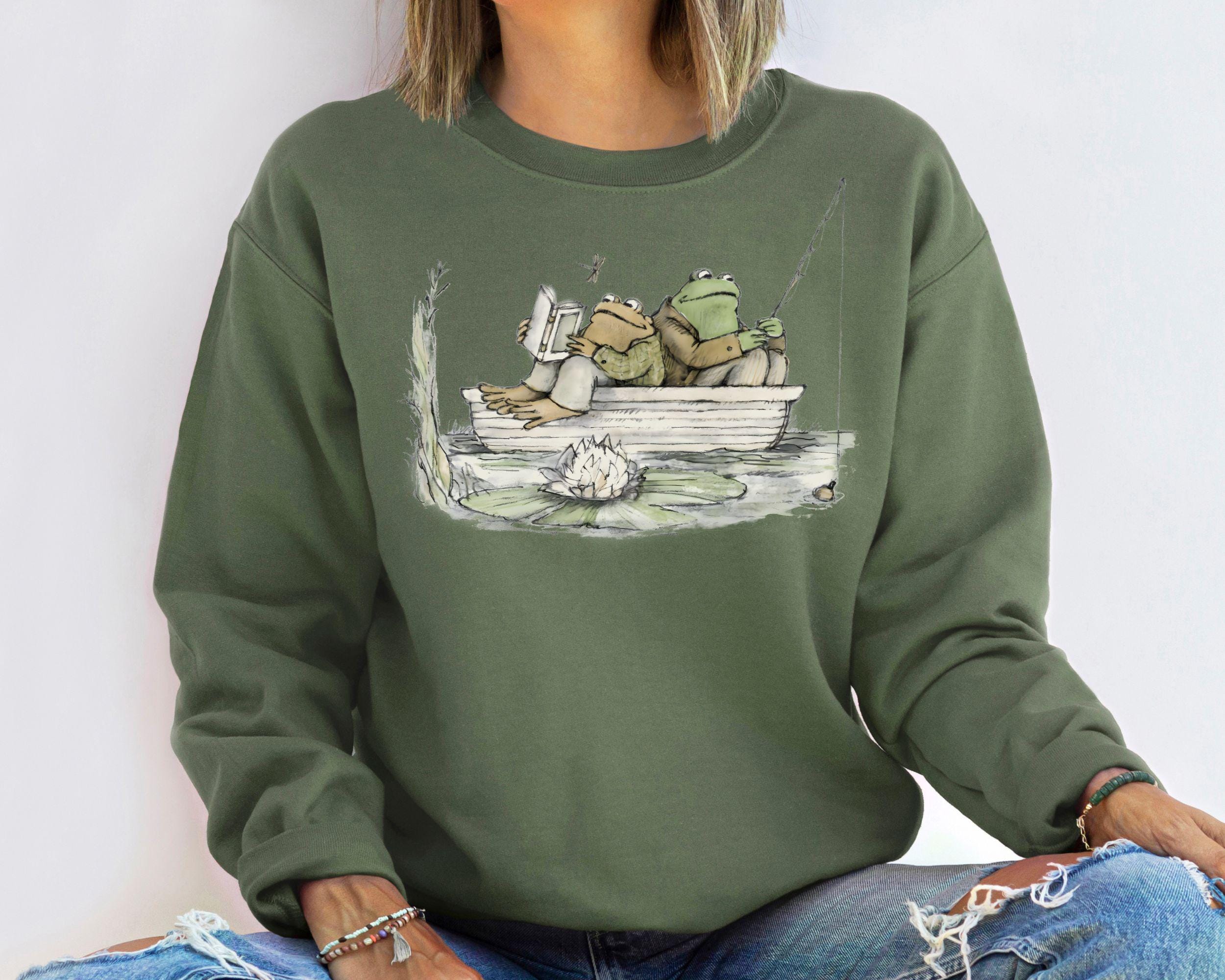 Frog 90s Graphic Sweatshirt, Gildan 18000 Unisex Oversize, Cozy Nature Aesthetic, Book Lovers Hoodie, Printify Choice Gift