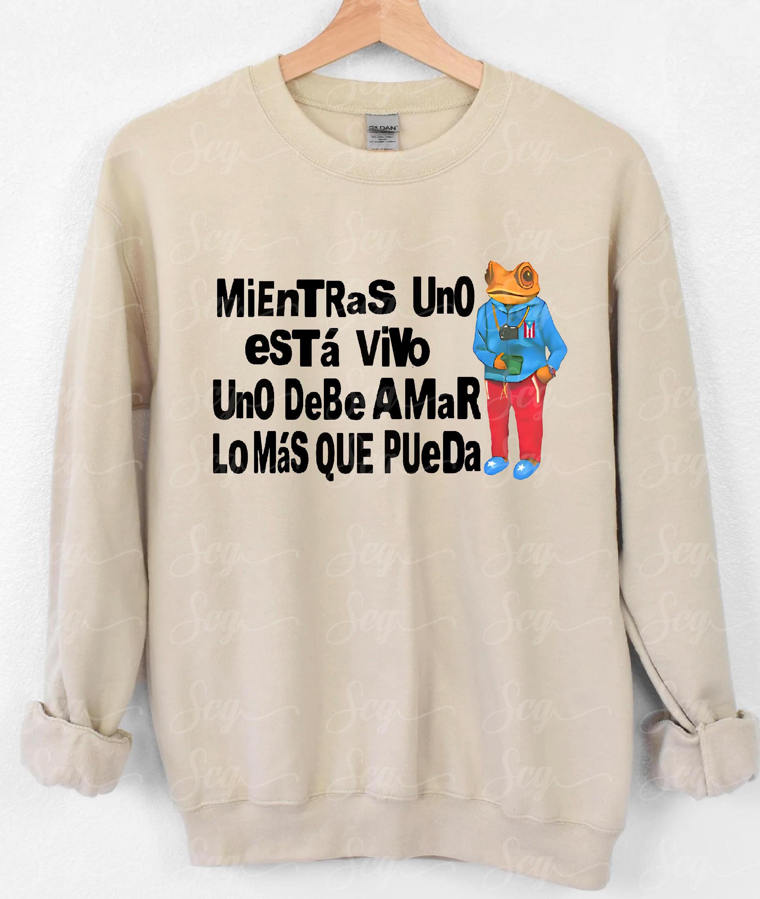 Mientras Uno Está Vivo Sweatshirt - Gildan 18000 Unisex Gift for Boricua Lovers, Cozy Valentine's Outfit, Printify Choice