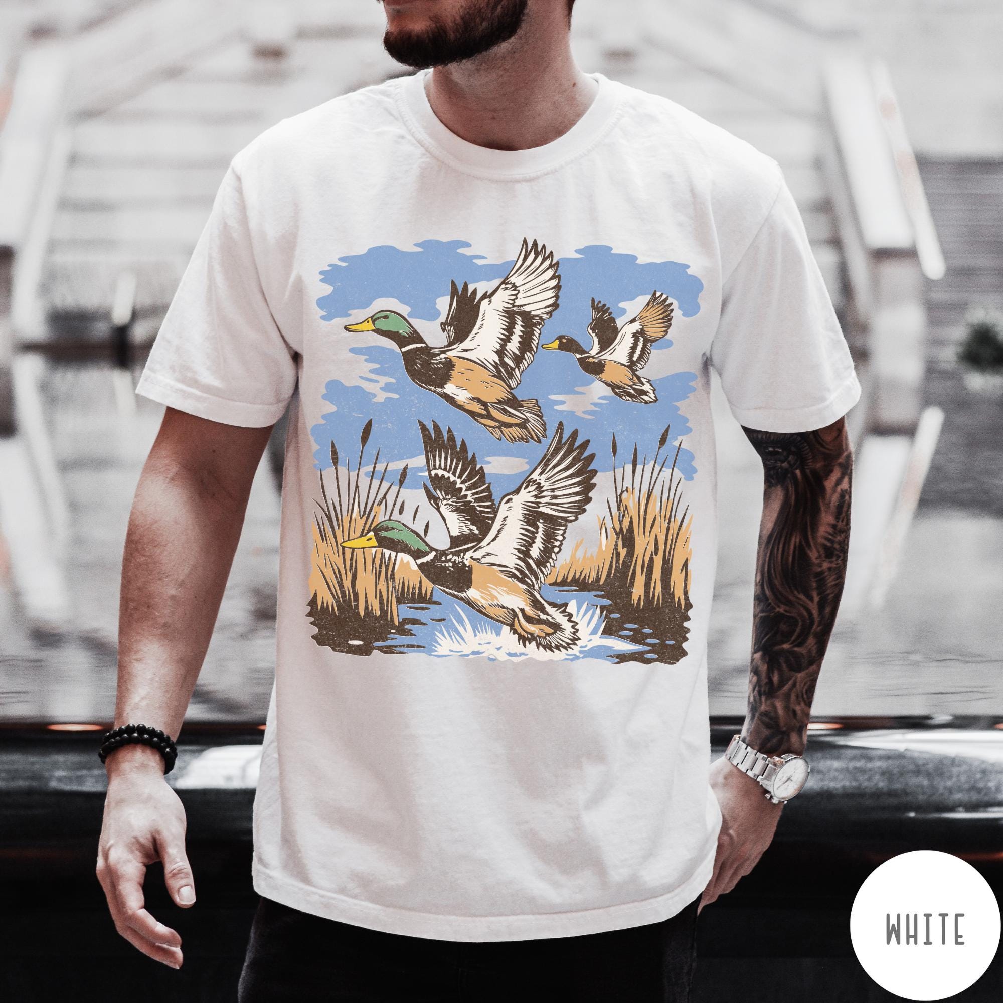Vintage Ducks Comfort Colors® 1717 Unisex Garment-Dyed T-shirt, Retro Nature Aesthetic Tee, Perfect Outdoorsy Gift for Duck Hunting Enthusiasts, Mallard Shirt for Men and Women, Stylish Fall Outfit