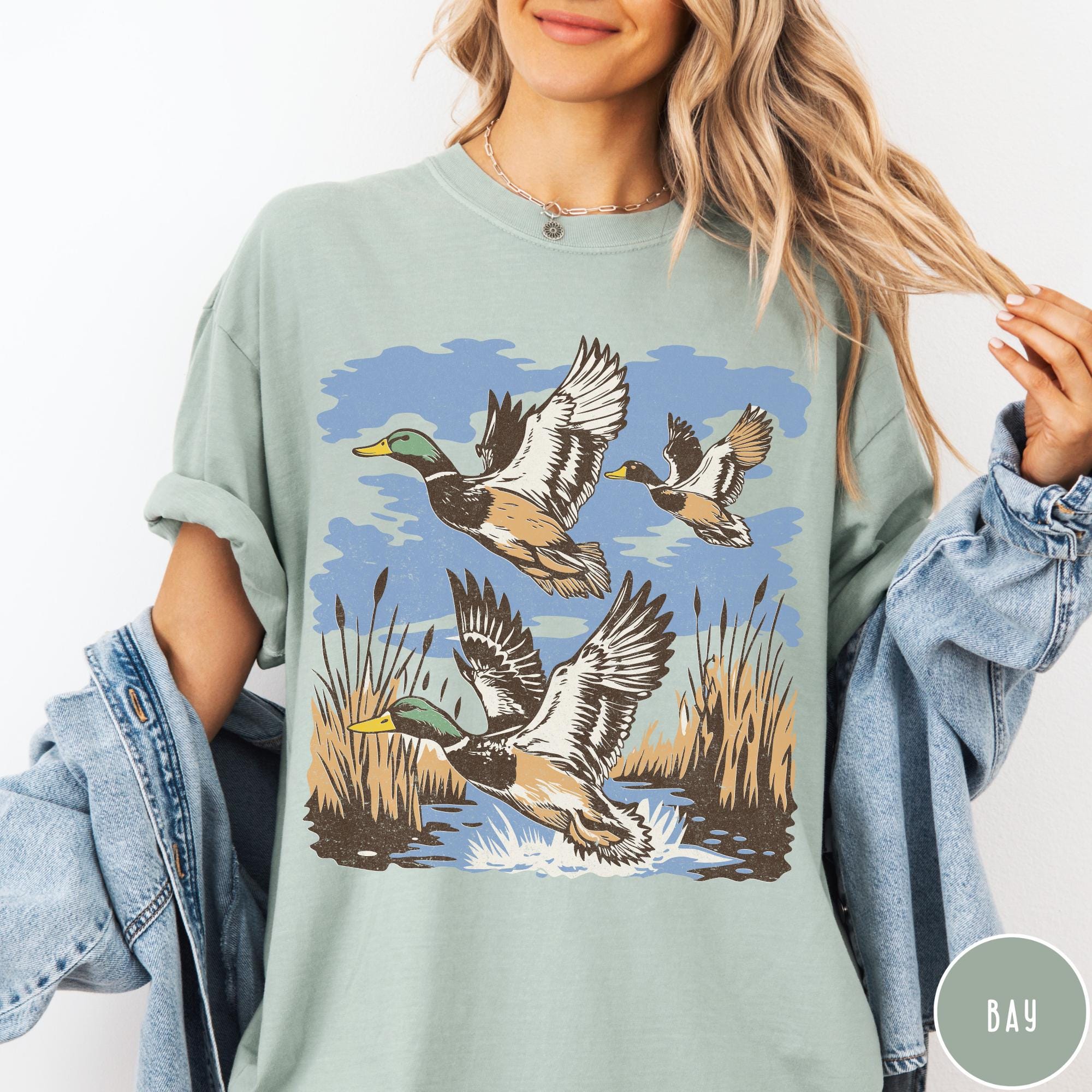 Vintage Ducks Comfort Colors® 1717 Unisex Garment-Dyed T-shirt, Retro Nature Aesthetic Tee, Perfect Outdoorsy Gift for Duck Hunting Enthusiasts, Mallard Shirt for Men and Women, Stylish Fall Outfit