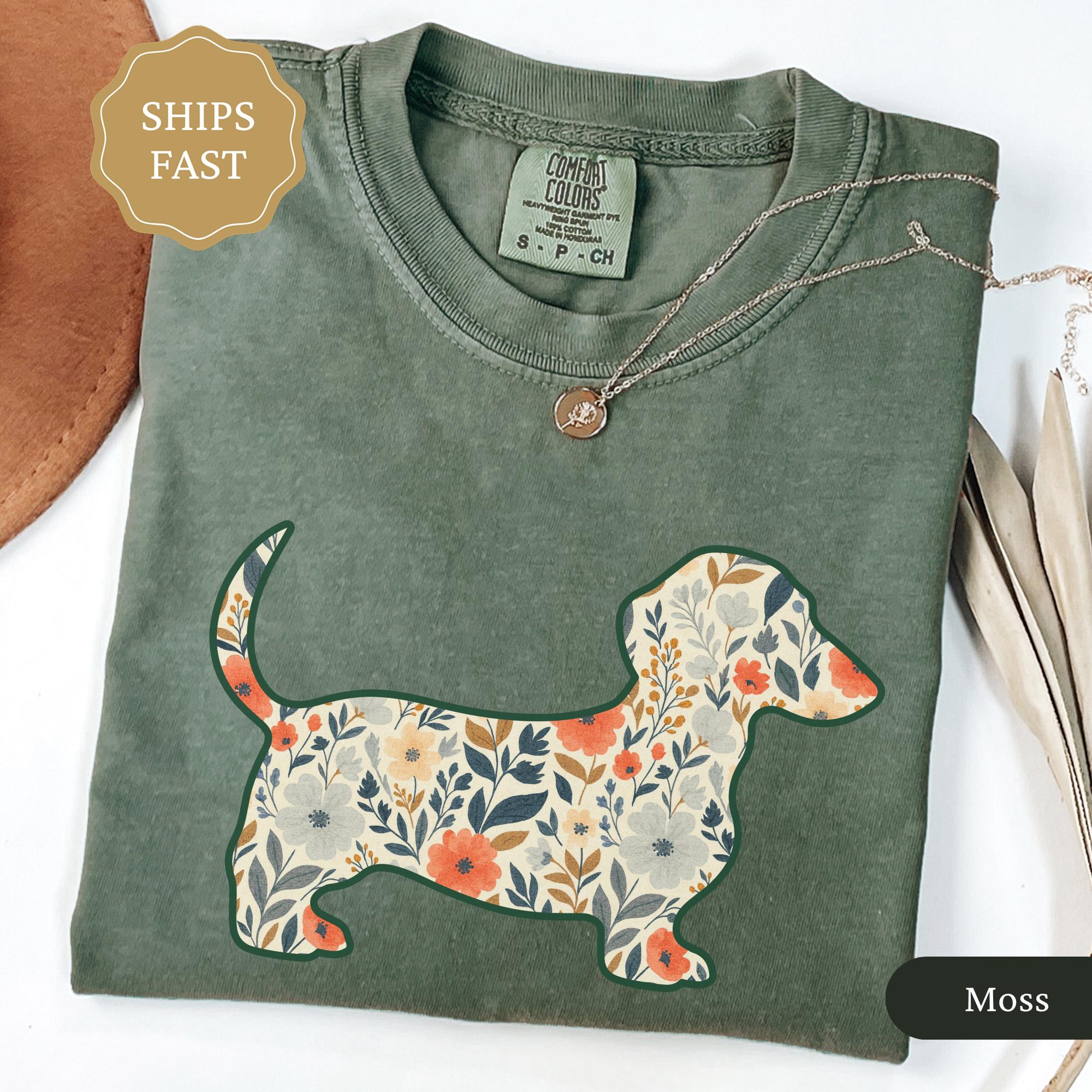 Comfort Colors® 1717 Floral Dachshund Shirt, Unisex Garment-Dyed T-shirt, Gift for Dachshund Mom, Cute Weenie Dog Outfit for Women