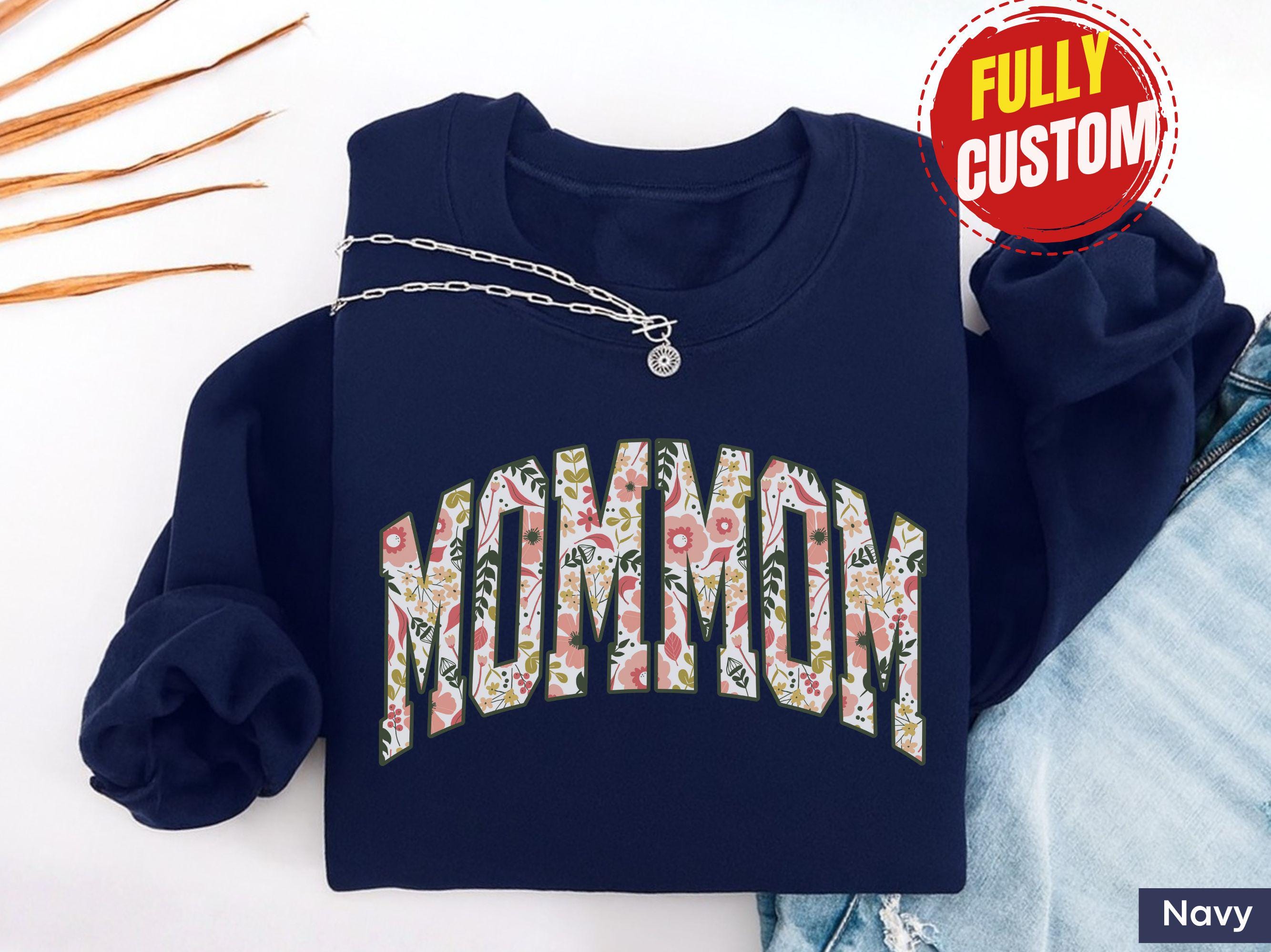 ✨Gildan 18000 Floral Mommom Sweatshirt: Cozy Christmas Gift for Grandma✨ Unisex Heavy Blend Crewneck for Women, Baby Announcement, Printify Choice