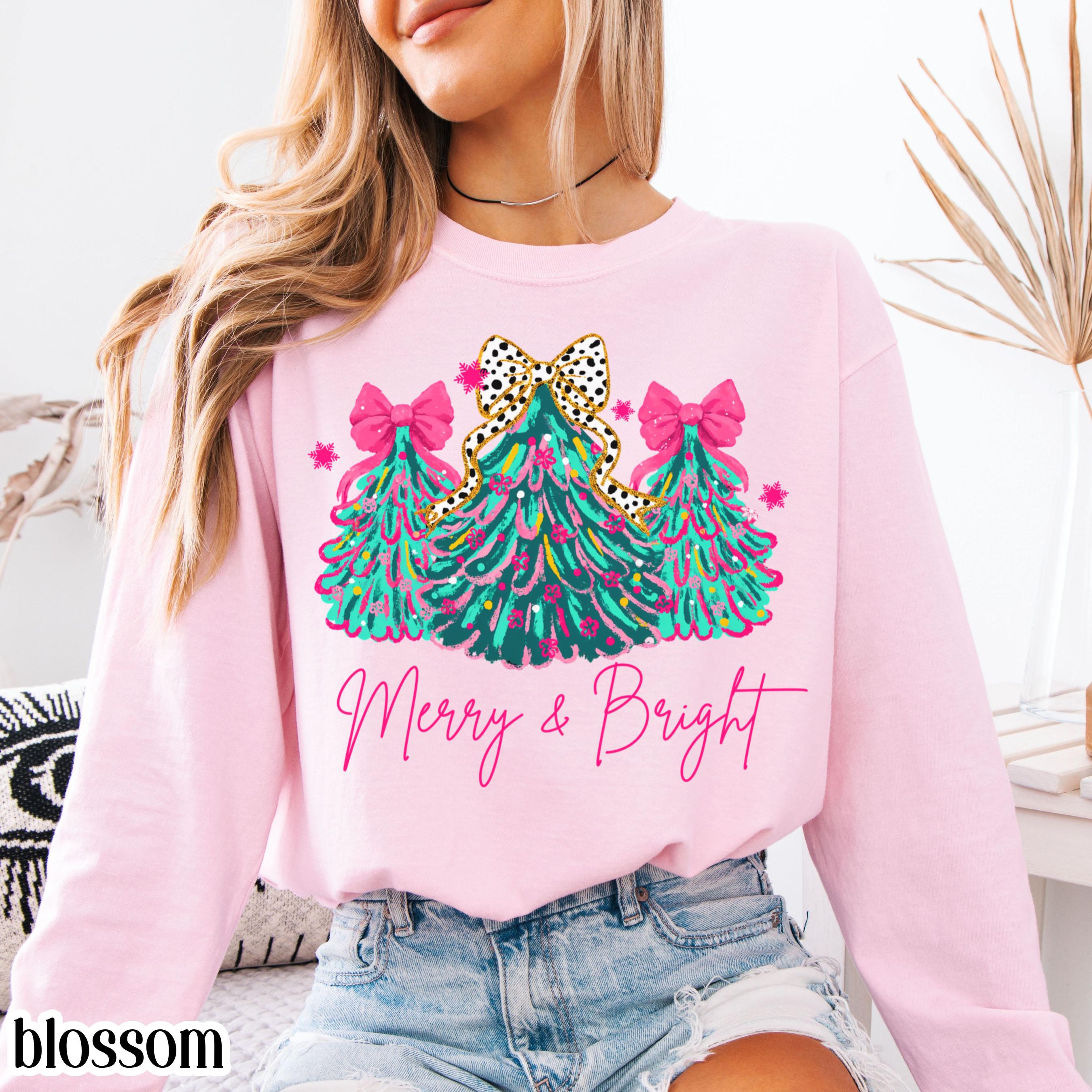 Comfort Colors® 1566 Unisex Sweatshirt - Merry Xmas Tree Tee for Women & Men - Festive Holiday Gift - Cozy Garment-Dyed Christmas Outfit