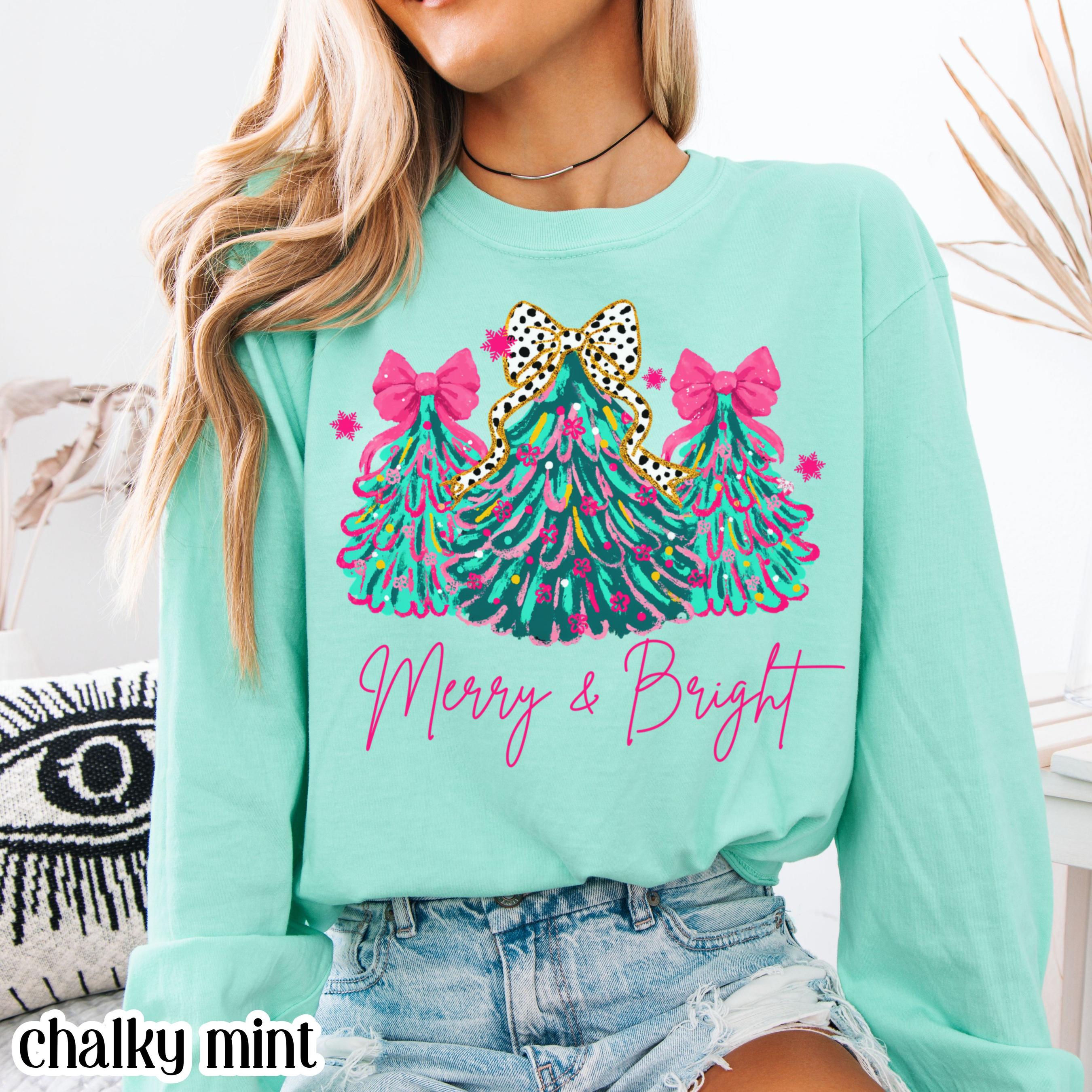 Comfort Colors® 1566 Unisex Sweatshirt - Merry Xmas Tree Tee for Women & Men - Festive Holiday Gift - Cozy Garment-Dyed Christmas Outfit