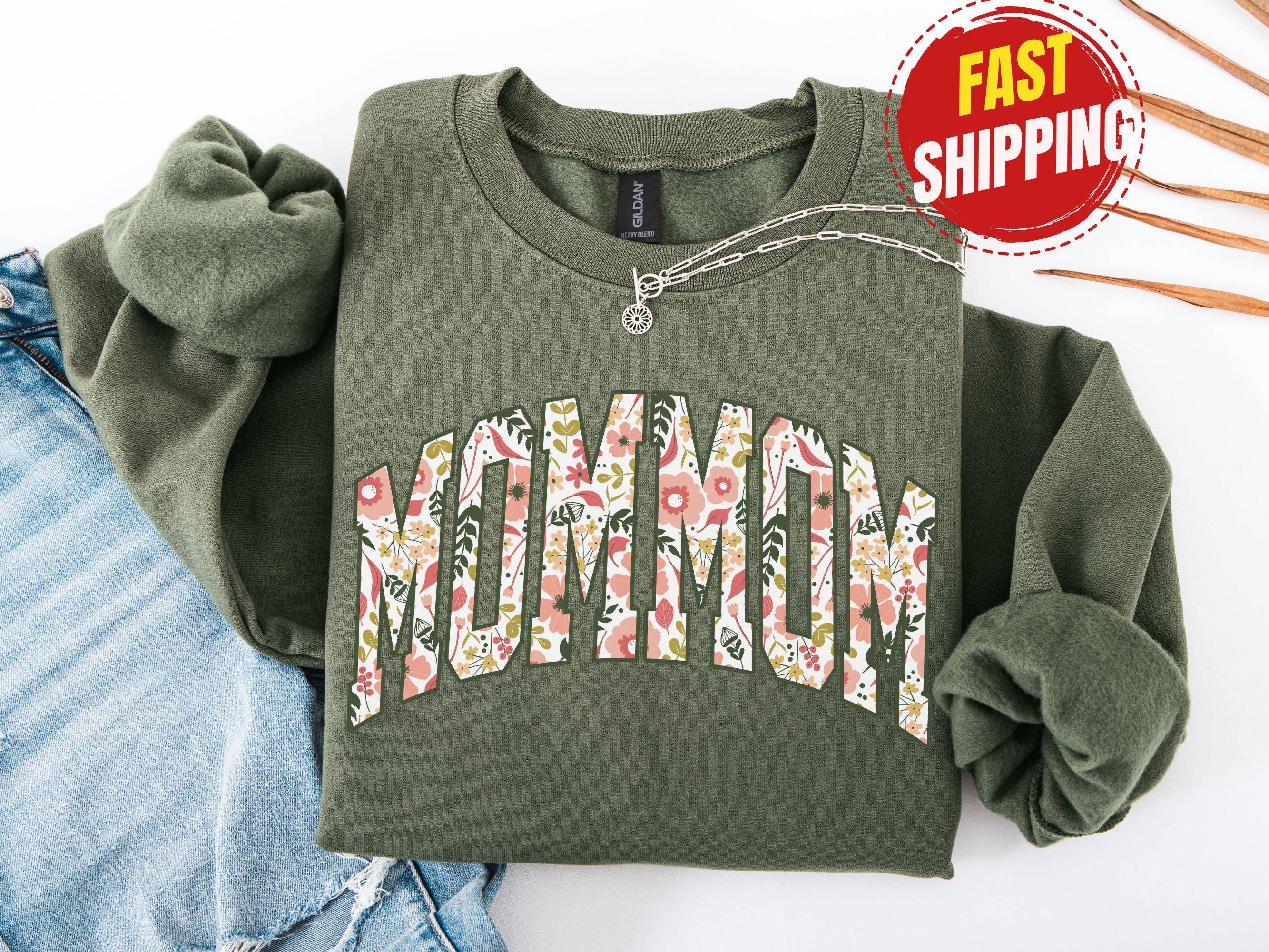 ✨Gildan 18000 Floral Mommom Sweatshirt: Cozy Christmas Gift for Grandma✨ Unisex Heavy Blend Crewneck for Women, Baby Announcement, Printify Choice