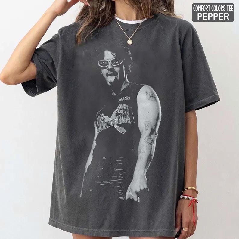 Comfort Colors® 1717 Unisex Garment-Dyed Concert Shirt for Men & Women - Perfect Aesthetic Outfit, Cozy & Stylish T-shirt for Casual Wear or Gift