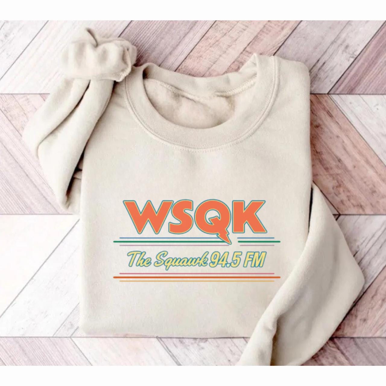 Vintage Gildan 18000 WSQK Radio Sweatshirt Hawkins Sci-Fi Gift Unisex Crewneck - Cozy 80s Stranger Things Fandom Pullover for Women & Men